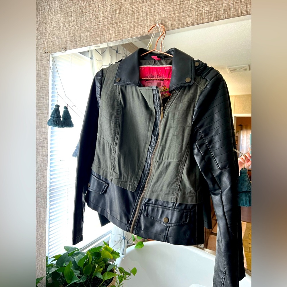Vintage bomber jacket in great condition!